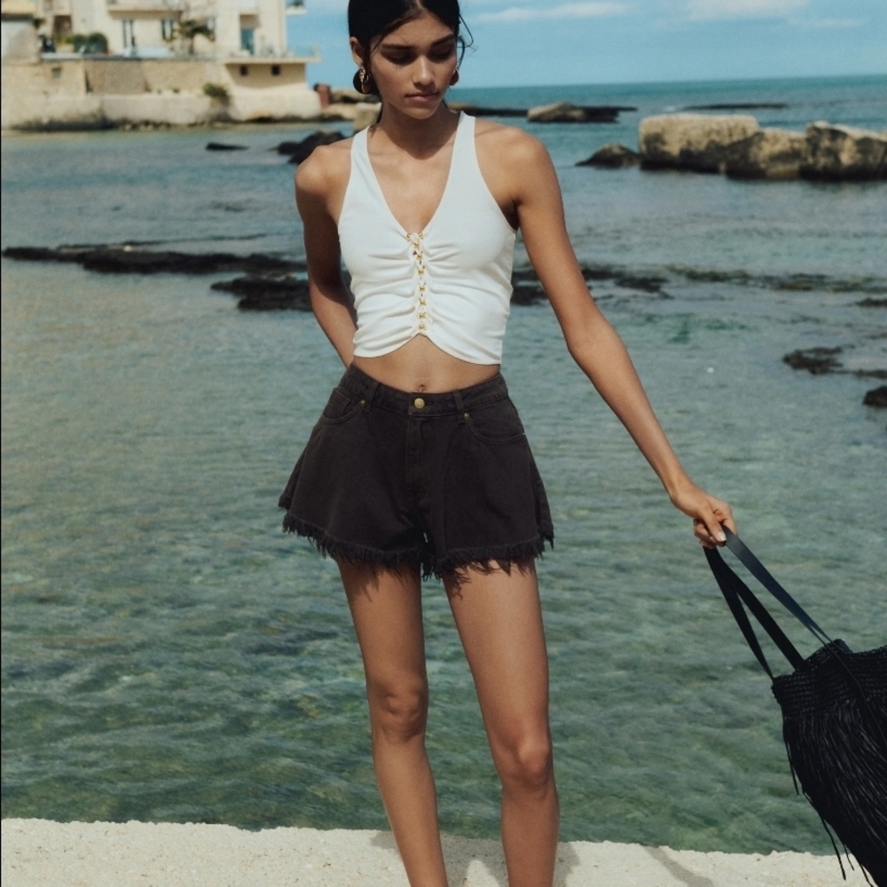 H&M Brown Frayed Edge Shorts (size 4)